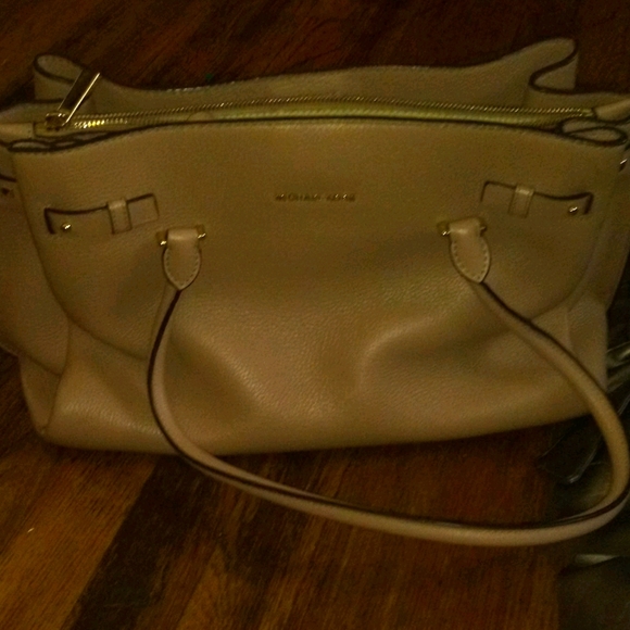 Clothes .. Purses... Accessories - Picture 3 of 4